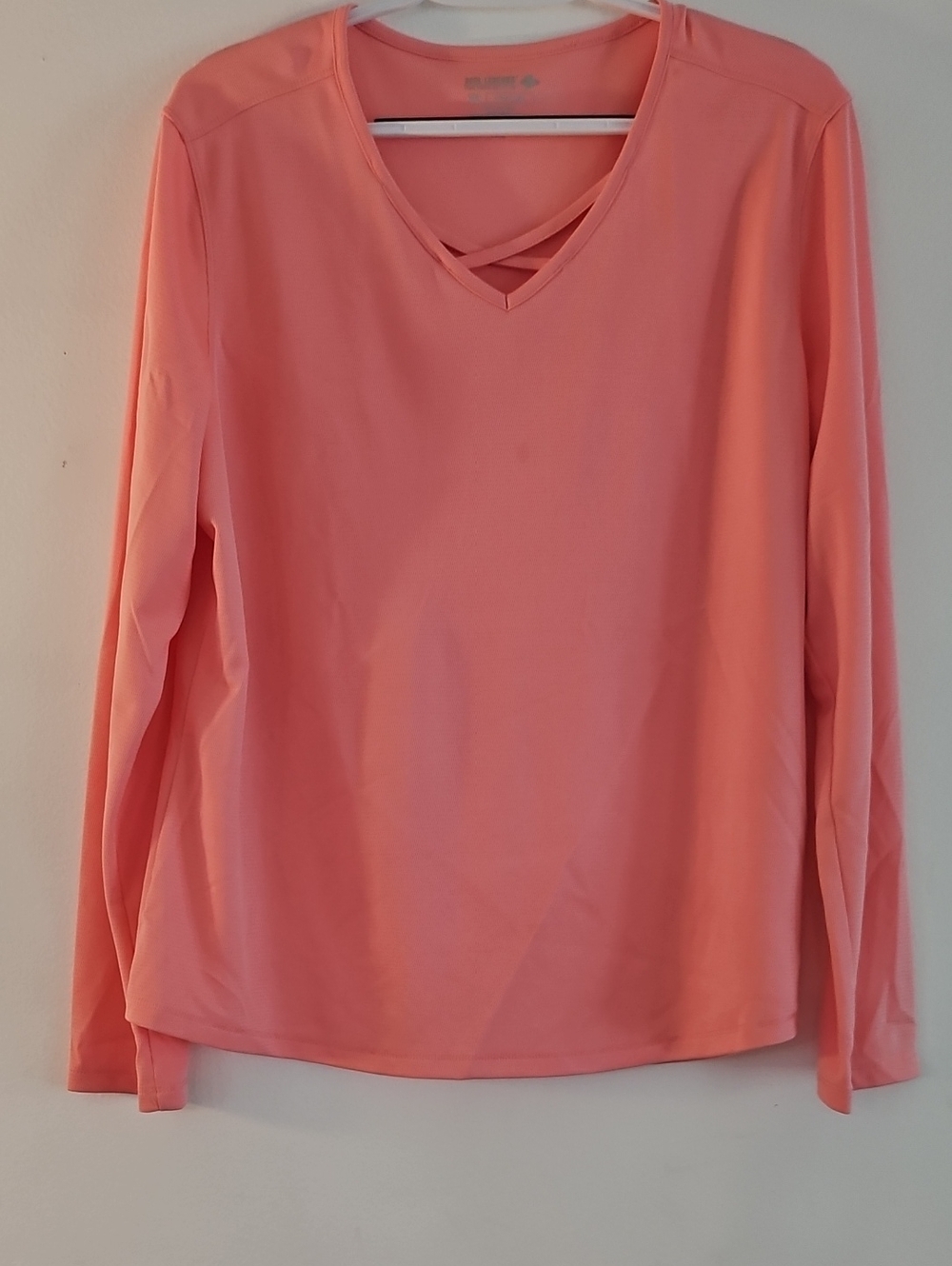 XL Women's Reel Legends Long Sleeve V-Neck Top with Crisscross